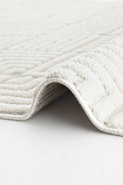 Mabel Serisi Krem Kaymaz Tabanlı Yumuşak Makine Halısı L-5443