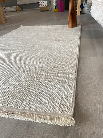 Amore Serisi Beyaz Bukle Dokuma Toz Vermez Makine Halısı EK-0258