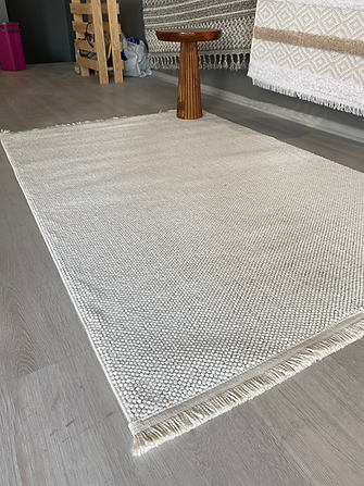 Amore Serisi Beyaz Bukle Dokuma Toz Vermez Makine Halısı EK-0258