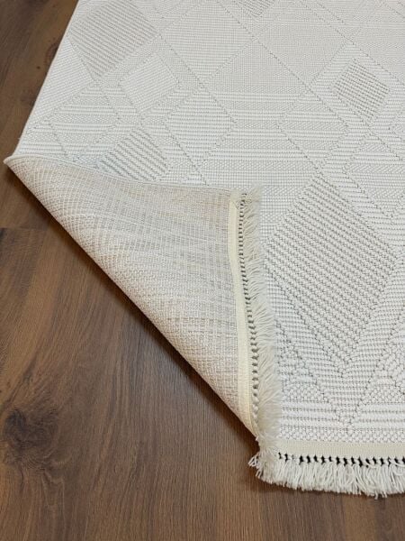 Amore Serisi Ekru Renk Yumuşak Dokuma Makine Halısı GA-3022K