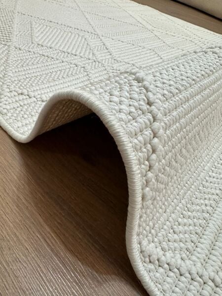 Amore Serisi Ekru Renk Yumuşak Dokuma Makine Halısı GA-3022K