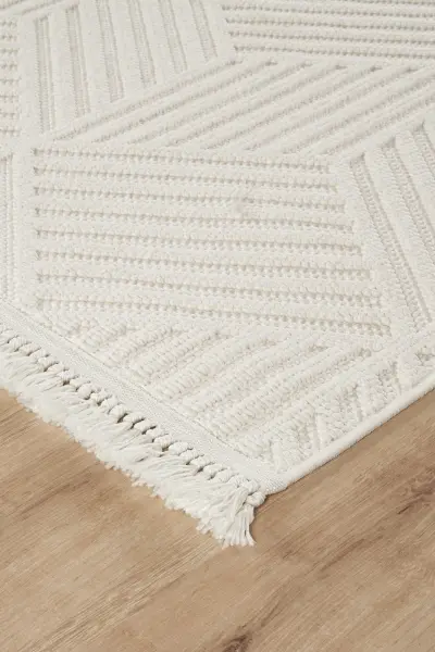 Amore Serisi Krem Renk Yumuşak Makine Halısı EM-E607